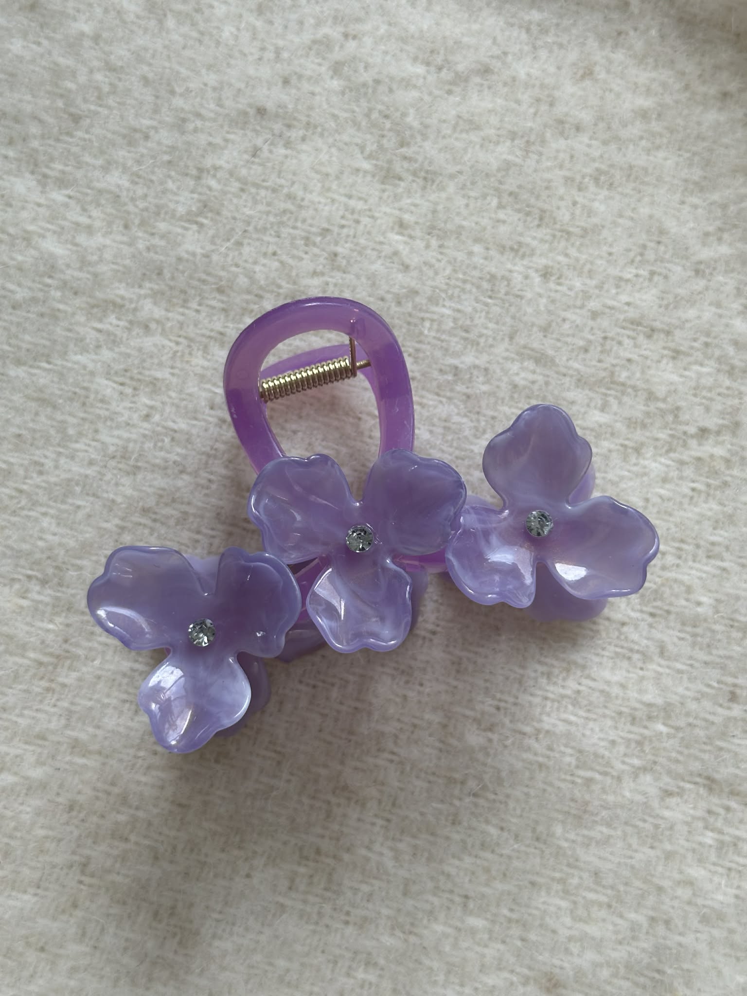 Hårklype med blomster