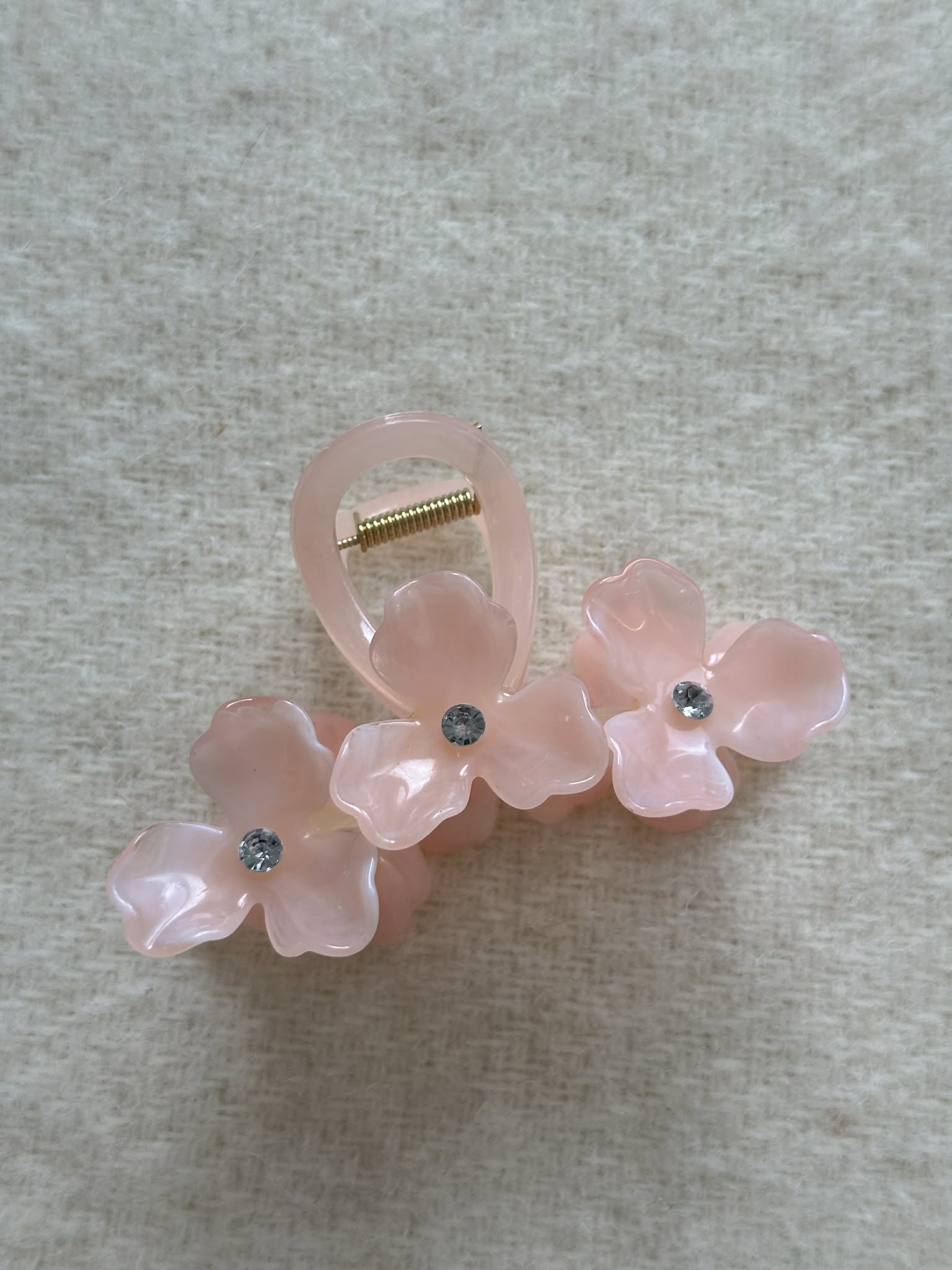 Hårklype med blomster