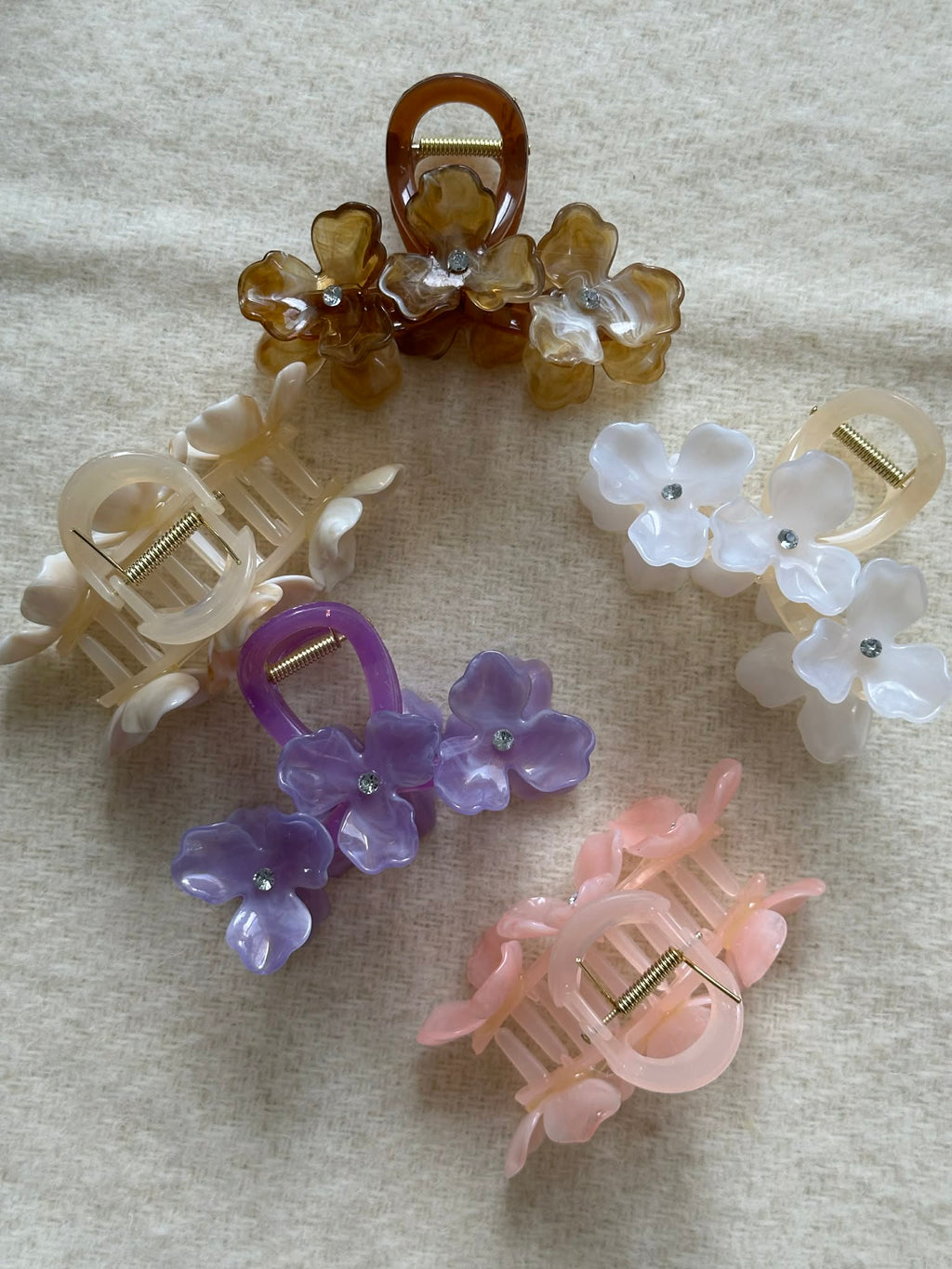 Hårklype med blomster