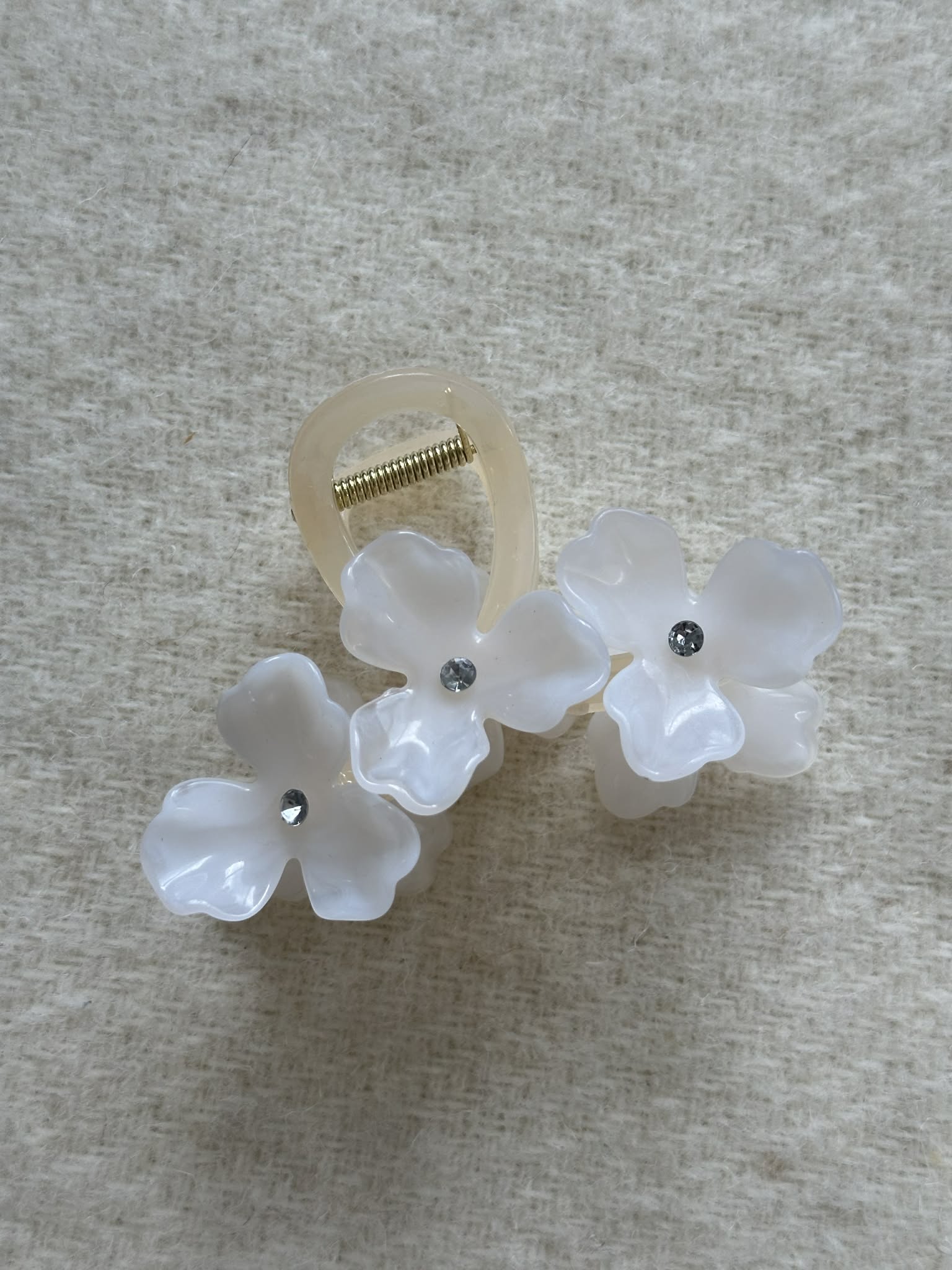 Hårklype med blomster